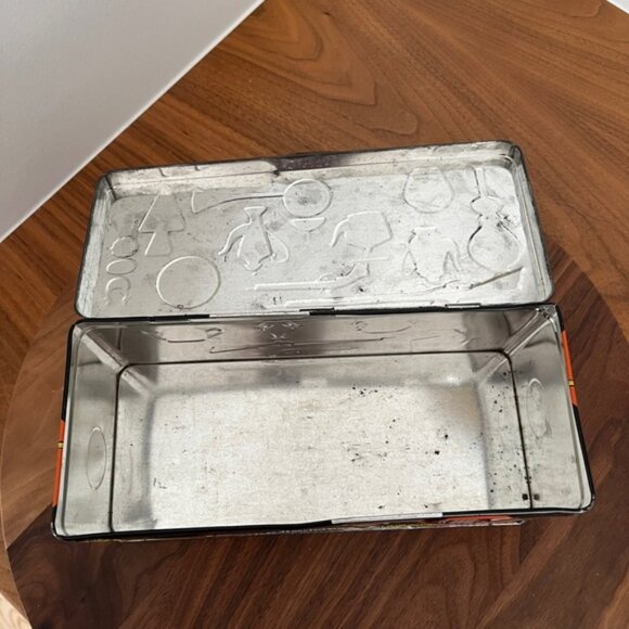 VINTAGE HB & S Biscuit Rectangular Tin Hinged Lid Antiques Motif Made England - Picture 10 of 13